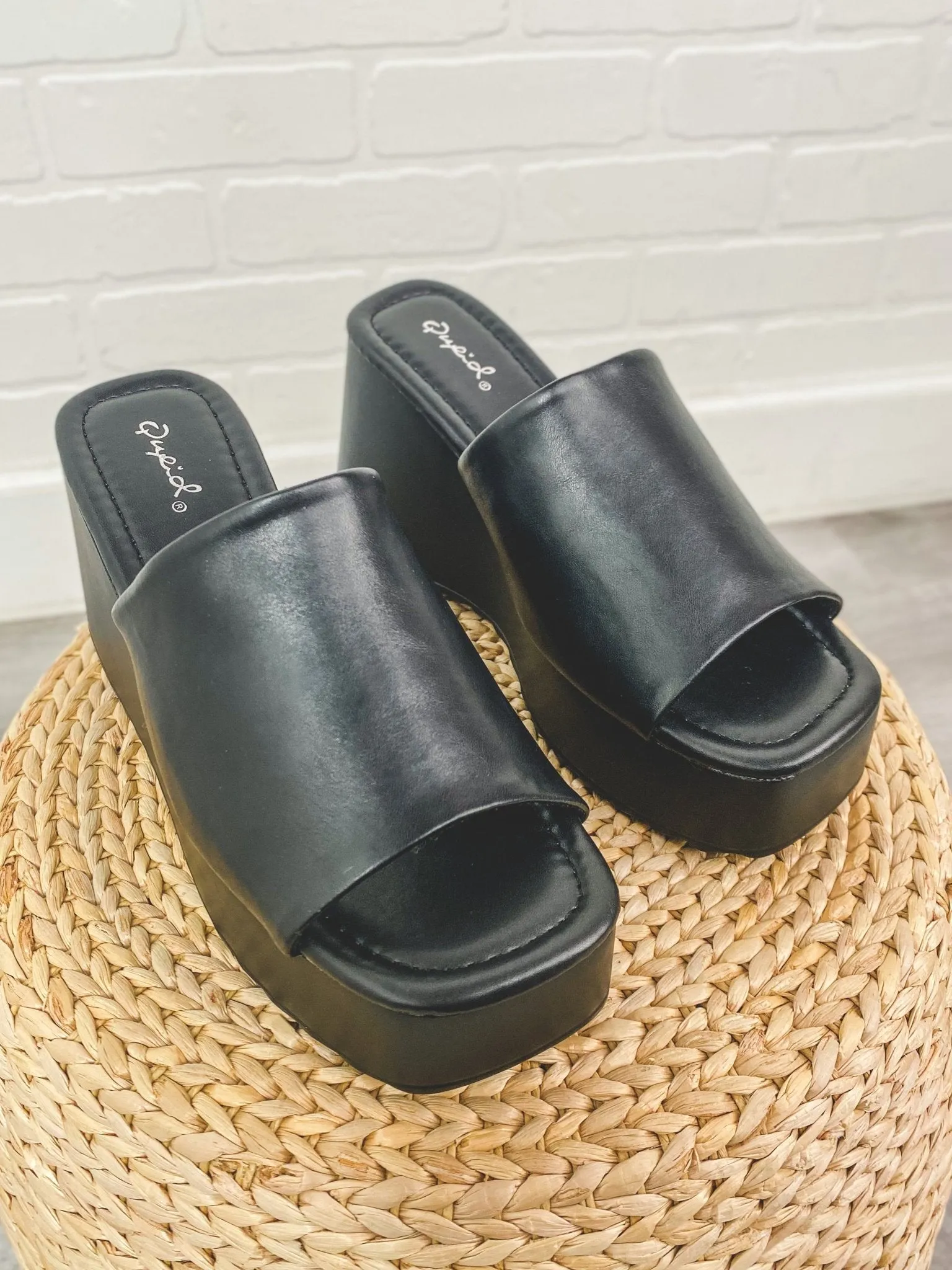 Afton one band sandal black