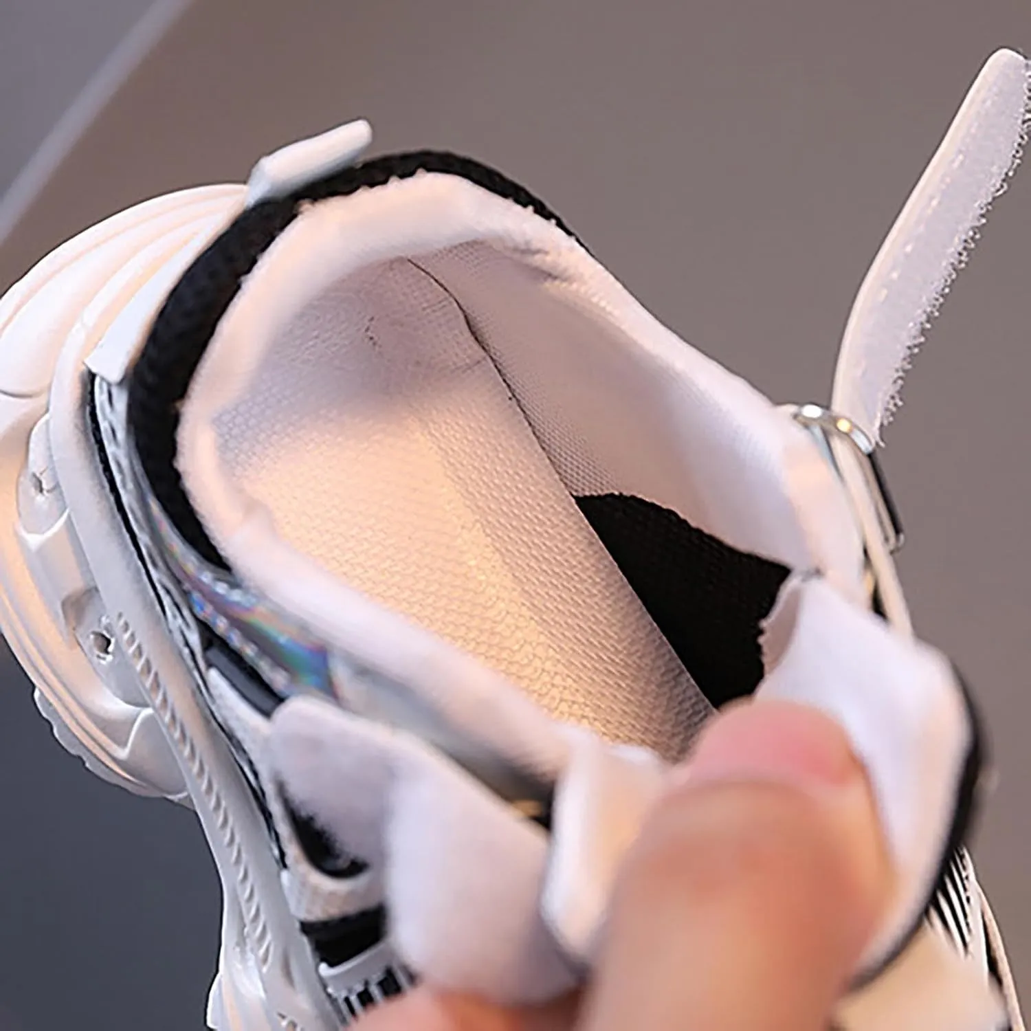 Fashion LED Light Baby Shoes Casual Children Shoes Boys Girls Sandals Soft Kids Sports Shoes Girls Fashion Shoes