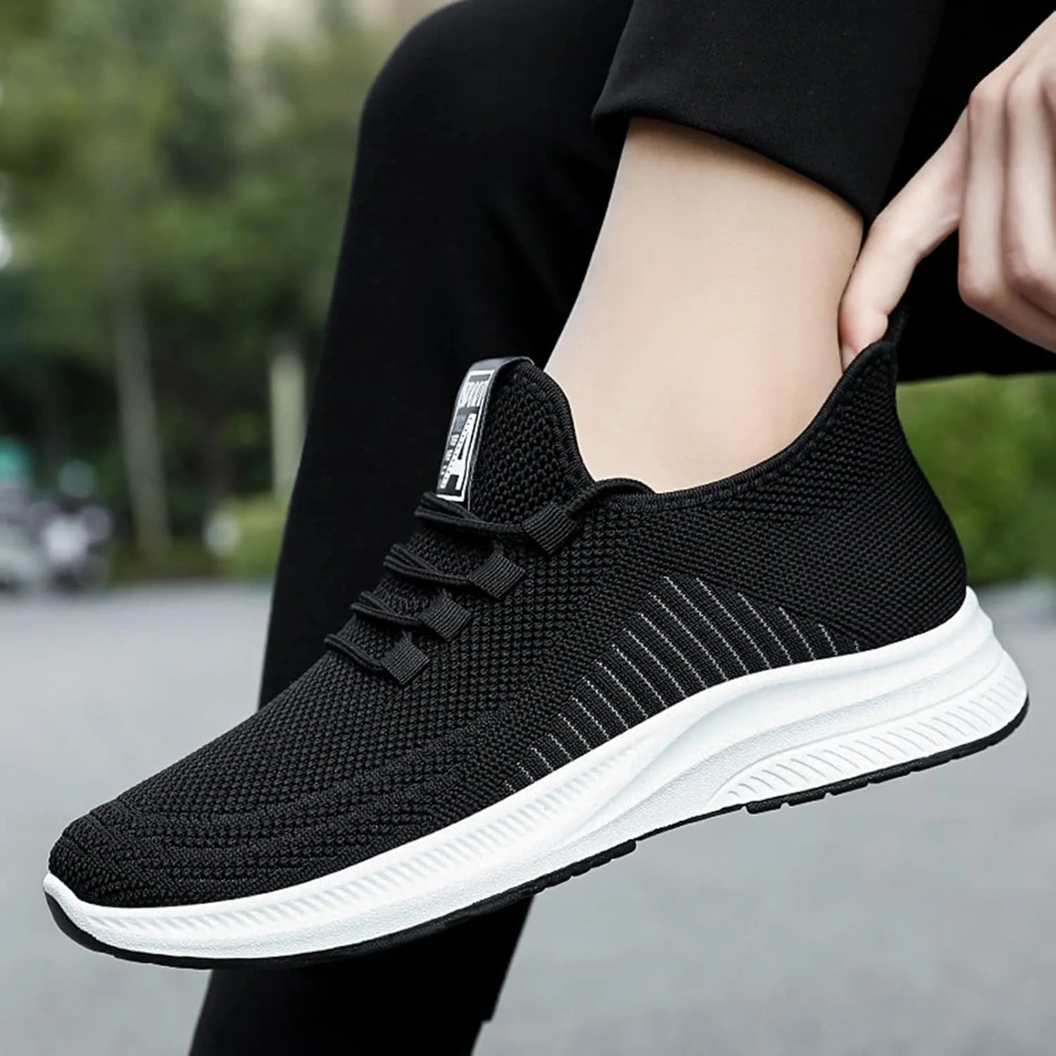 Men's Breathable Stretch Workout Shoes Portable Non Slip Fitness Workout Shoe Men's Comfortable Diabetic Shoes