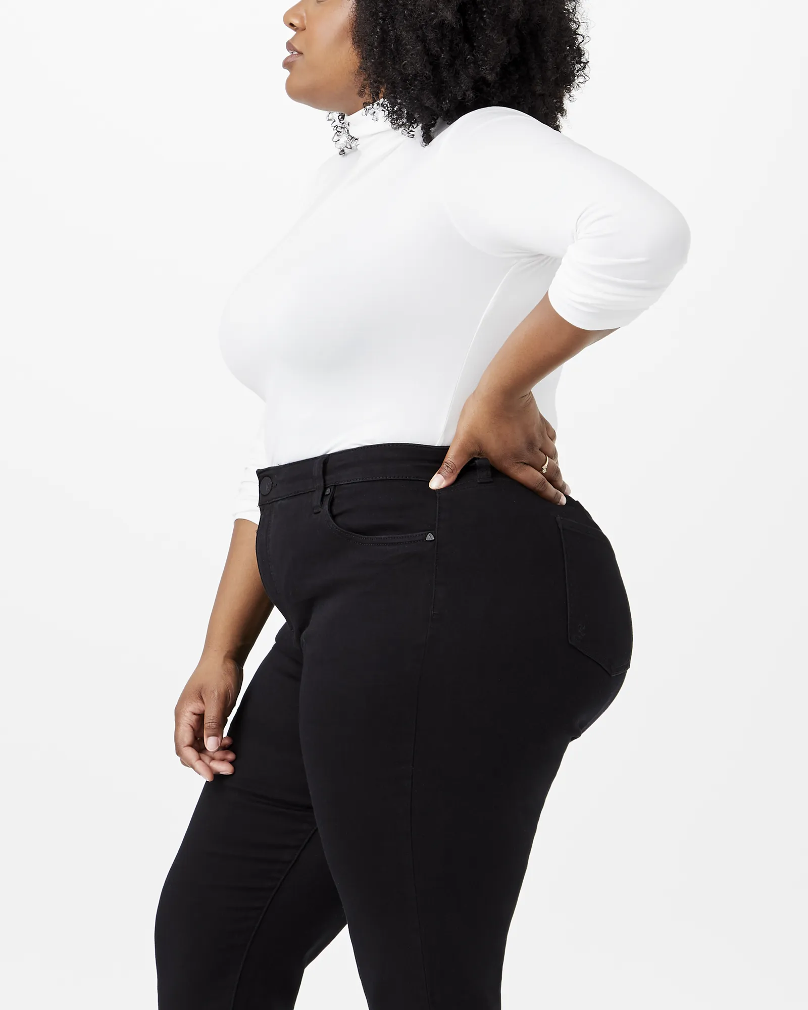 Yasmin High-Waisted Ankle Jean | Black